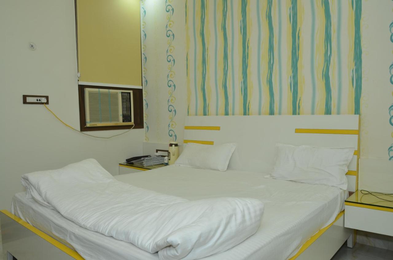 Hotel Paradise Inn Auraiya Екстериор снимка