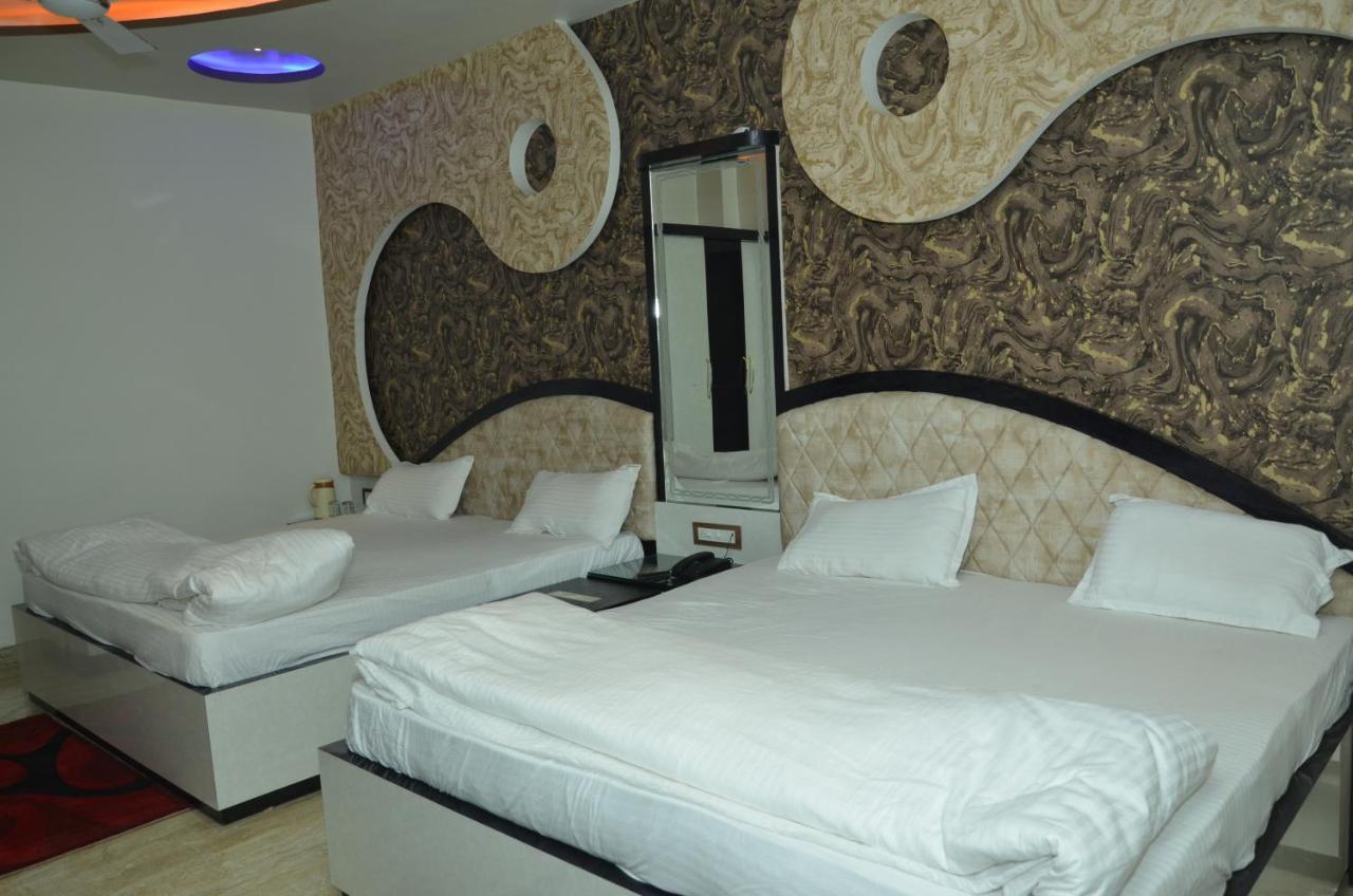 Hotel Paradise Inn Auraiya Екстериор снимка