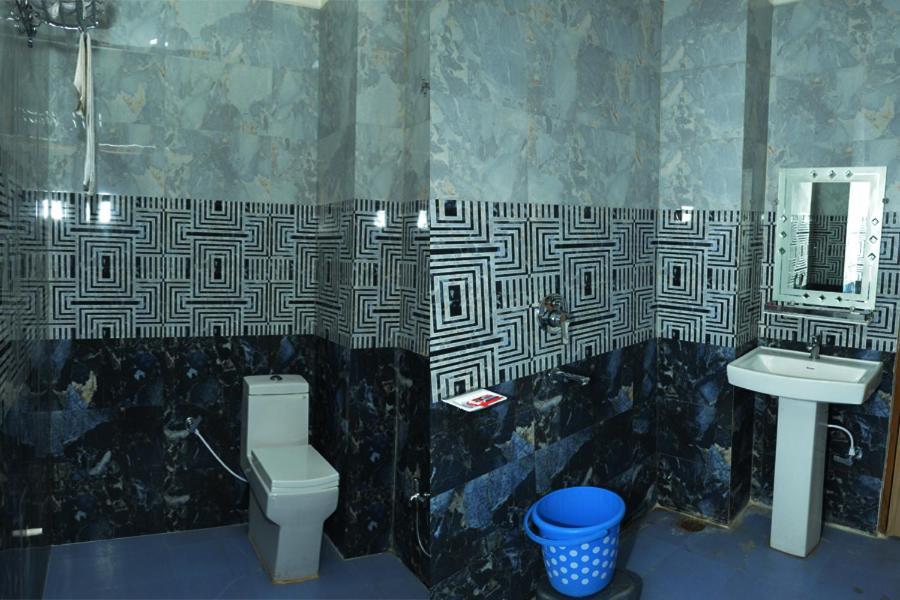 Hotel Paradise Inn Auraiya Екстериор снимка