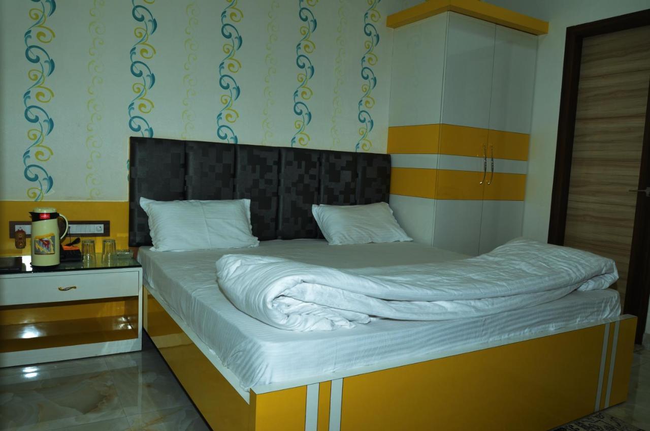 Hotel Paradise Inn Auraiya Екстериор снимка