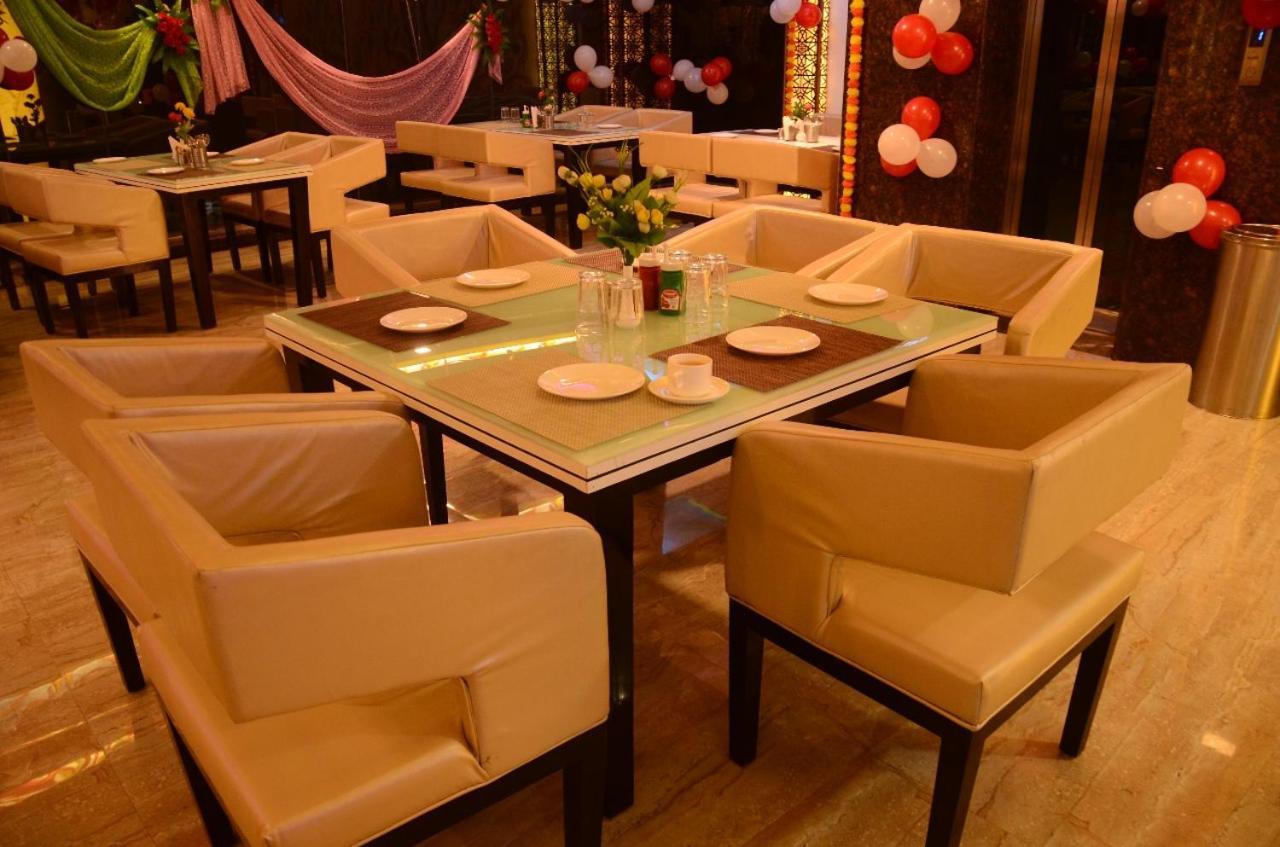 Hotel Paradise Inn Auraiya Екстериор снимка